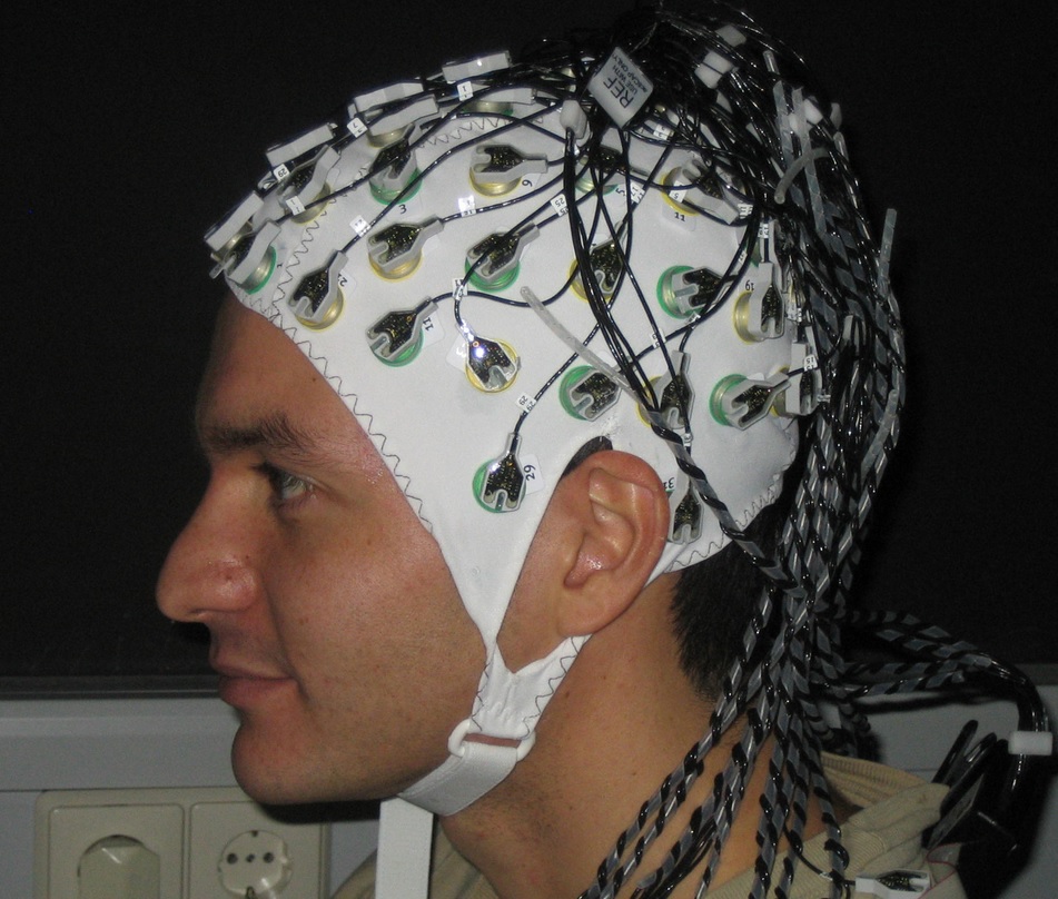 Ээг в в новгороде. Шлем для ЭЭГ Нейрософт. Электроэнцефалография головного мозга (ЭЭГ). Шлем ЭЭГ спектр. Электродная шапочка для ЭЭГ.