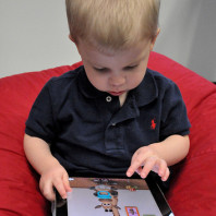 Kind mit iPad